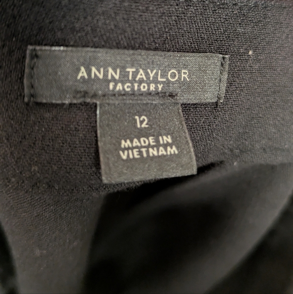 Ann Taylor Factory Classic Black Pencil Skirt - Picture 5 of 6